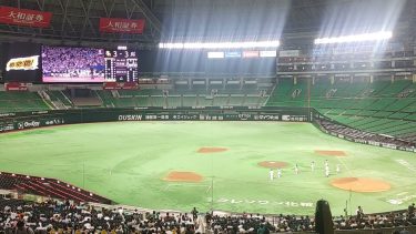 [プロ野球]ロッテ藤岡に同点ホームランを打たれたときのPayPayドームの様子(パブリックビューイング)